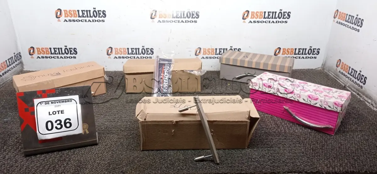 LOTE 036 - 01 LOTE COM GRANDE QUANTIDADE DE PUXADORES DE MÓVEIS DE MODELOS DIVERSOS. (NO ESTADO) ATENÇÃO! FAZER A VISITAÇÃO ANTES DE ARREMATAR, NÃO SABEMOS SE FUNCIONA, LEILÃO NÃO TEM GARANTIA E NEM DEVOLUÇÃO, SUJEITO A POSSÍVEIS AVARIAS VISÍVEIS/OCULTAS E/OU AUSÊNCIA DE COMPONENTES.