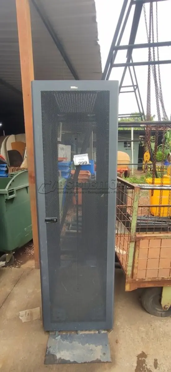 LOTE 299 - 01 RACK DE PISO PARA SERVIDORES. (NO ESTADO) ATENÇÃO! FAZER A VISITAÇÃO ANTES DE ARREMATAR, NÃO SABEMOS SE FUNCIONA, LEILÃO NÃO TEM GARANTIA E NEM DEVOLUÇÃO, SUJEITO A POSSÍVEIS AVARIAS VISÍVEIS/OCULTAS E/OU AUSÊNCIA DE COMPONENTES.