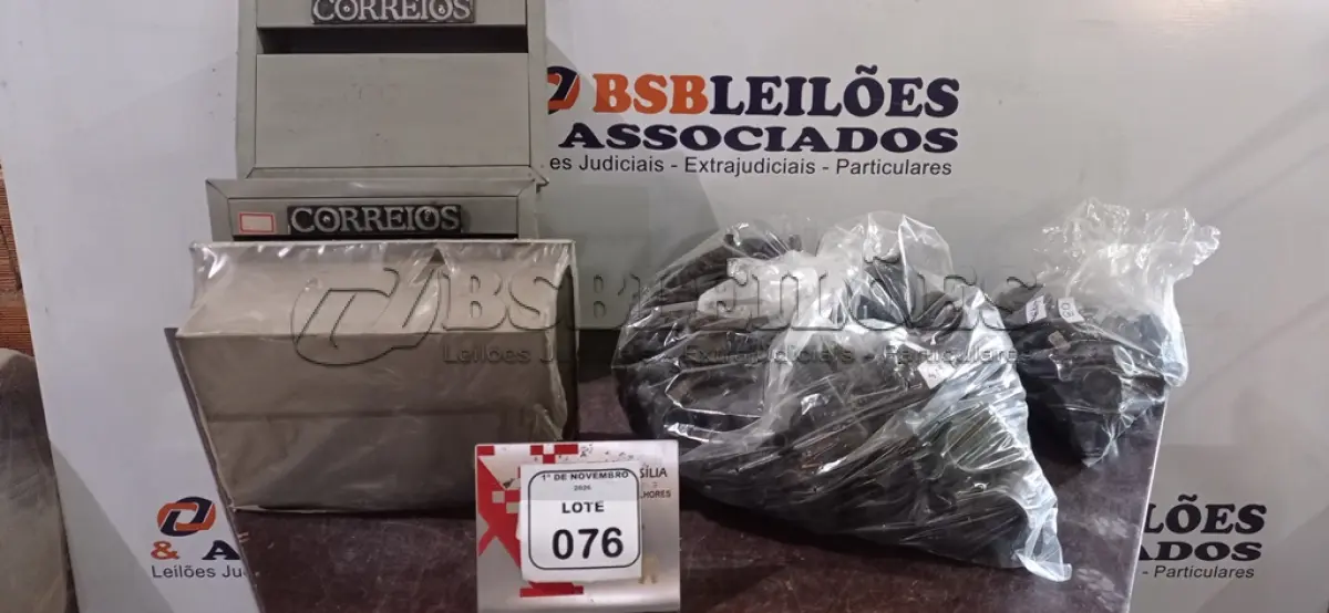 LOTE 076 - 03 CAIXAS DE CORREIOS DE FERRO E GRANDE QUANTIDADE DE JOELHOS 90° PVC COM ROSCA E MANIPULO TIPO FÊMEA. (NO ESTADO) ATENÇÃO! FAZER A VISITAÇÃO ANTES DE ARREMATAR, NÃO SABEMOS SE FUNCIONA, LEILÃO NÃO TEM GARANTIA E NEM DEVOLUÇÃO, SUJEITO A POSSÍVEIS AVARIAS VISÍVEIS/OCULTAS E/OU AUSÊNCIA DE COMPONENTES.