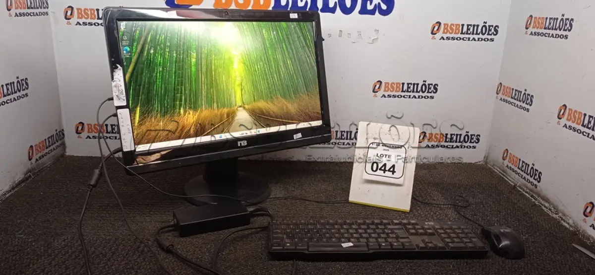 LOTE 044 - 01 COMPUTADOR ALL IN ONE MARCA N3 I3 4° GERAÇÃO DDR3 MARCA N3 COM TECLADO E MOUSE. (NO ESTADO) ATENÇÃO! FAZER A VISITAÇÃO ANTES DE ARREMATAR, NÃO SABEMOS SE FUNCIONA, LEILÃO NÃO TEM GARANTIA E NEM DEVOLUÇÃO, SUJEITO A POSSÍVEIS AVARIAS VISÍVEIS/OCULTAS E/OU AUSÊNCIA DE COMPONENTES.