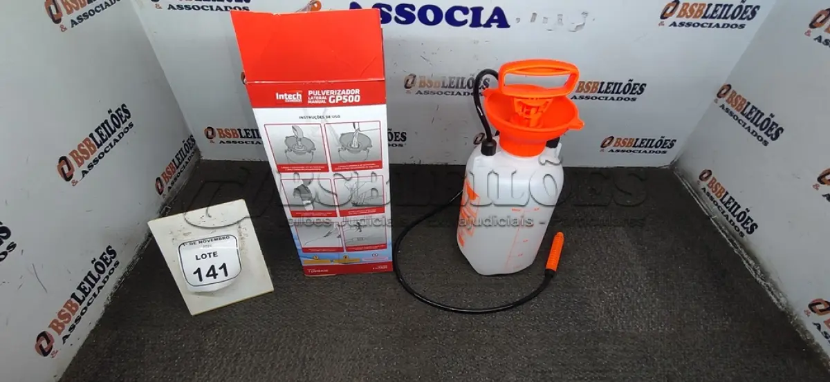 LOTE 141 - 01 PULVERIZADOR LATERAL MANUAL MODELO GP500. (NO ESTADO) ATENÇÃO! FAZER A VISITAÇÃO ANTES DE ARREMATAR, NÃO SABEMOS SE FUNCIONA, LEILÃO NÃO TEM GARANTIA E NEM DEVOLUÇÃO, SUJEITO A POSSÍVEIS AVARIAS VISÍVEIS/OCULTAS E/OU AUSÊNCIA DE COMPONENTES.