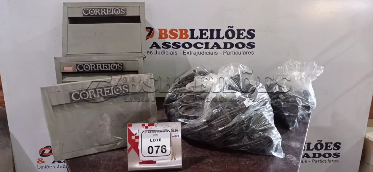 LOTE 076 - 03 CAIXAS DE CORREIOS DE FERRO E GRANDE QUANTIDADE DE JOELHOS 90° PVC COM ROSCA E MANIPULO TIPO FÊMEA. (NO ESTADO) ATENÇÃO! FAZER A VISITAÇÃO ANTES DE ARREMATAR, NÃO SABEMOS SE FUNCIONA, LEILÃO NÃO TEM GARANTIA E NEM DEVOLUÇÃO, SUJEITO A POSSÍVEIS AVARIAS VISÍVEIS/OCULTAS E/OU AUSÊNCIA DE COMPONENTES.