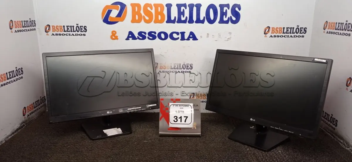 LOTE 317 - 02 MONITORES MARCA LG. (NO ESTADO) ATENÇÃO! FAZER A VISITAÇÃO ANTES DE ARREMATAR, NÃO SABEMOS SE FUNCIONA, LEILÃO NÃO TEM GARANTIA E NEM DEVOLUÇÃO, SUJEITO A POSSÍVEIS AVARIAS VISÍVEIS/OCULTAS E/OU AUSÊNCIA DE COMPONENTES.