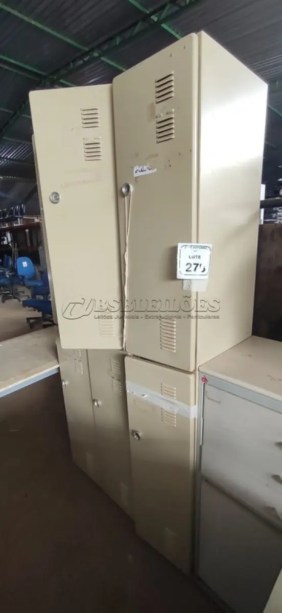 LOTE 278 - 01 ARMÁRIO ROUPEIRO DE AÇO COM 06 PORTAS. (NO ESTADO) ATENÇÃO! FAZER A VISITAÇÃO ANTES DE ARREMATAR, NÃO SABEMOS SE FUNCIONA, LEILÃO NÃO TEM GARANTIA E NEM DEVOLUÇÃO, SUJEITO A POSSÍVEIS AVARIAS VISÍVEIS/OCULTAS E/OU AUSÊNCIA DE COMPONENTES.