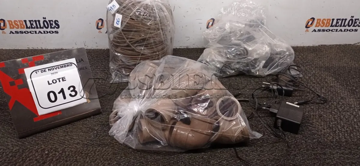 LOTE 013 - 01 ROLO DE CABO DE AÇO, VÁRIAS FONTES ELETRÔNICAS E JOELHOS SOLDÁVEIS. (NO ESTADO) ATENÇÃO! FAZER A VISITAÇÃO ANTES DE ARREMATAR, NÃO SABEMOS SE FUNCIONA, LEILÃO NÃO TEM GARANTIA E NEM DEVOLUÇÃO, SUJEITO A POSSÍVEIS AVARIAS VISÍVEIS/OCULTAS E/OU AUSÊNCIA DE COMPONENTES.