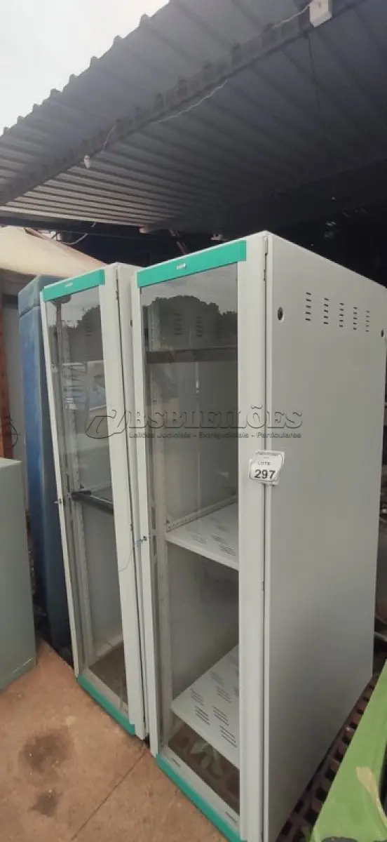 LOTE 297 - 02 RACKS DE PISO PARA SERVIDORES. (NO ESTADO) ATENÇÃO! FAZER A VISITAÇÃO ANTES DE ARREMATAR, NÃO SABEMOS SE FUNCIONA, LEILÃO NÃO TEM GARANTIA E NEM DEVOLUÇÃO, SUJEITO A POSSÍVEIS AVARIAS VISÍVEIS/OCULTAS E/OU AUSÊNCIA DE COMPONENTES.