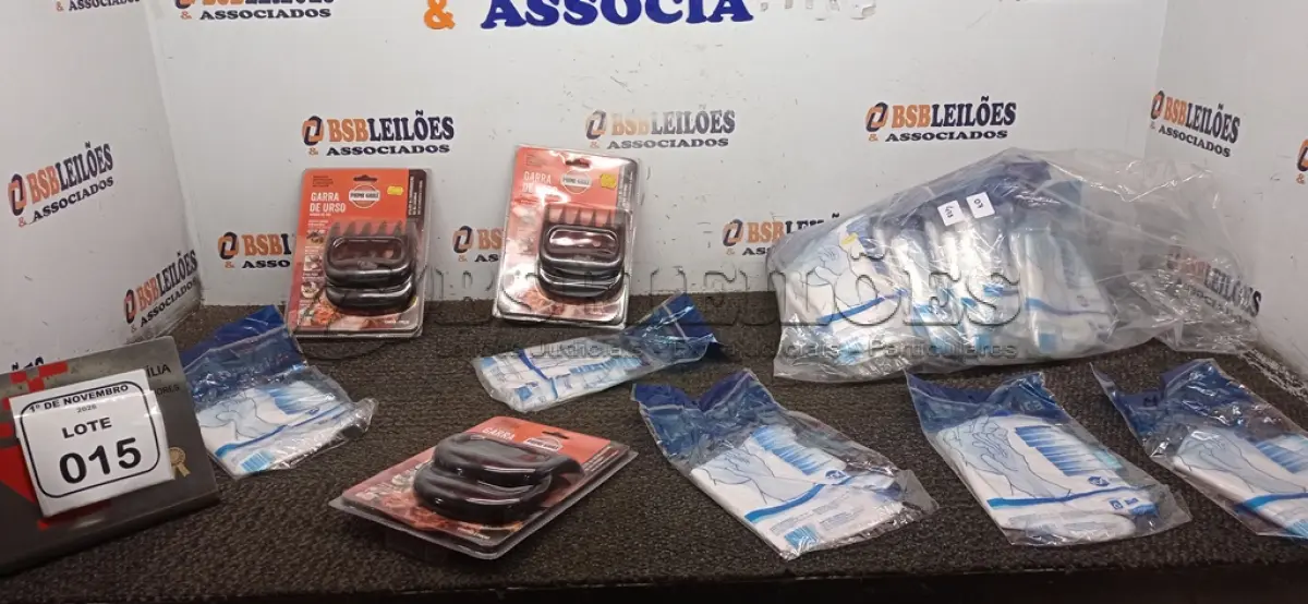 LOTE 015 - 03 GARRAS DE URSO E GRANDE QUANTIDADE DE LUVAS PLÁSTICAS DESCARTÁVEIS. (NO ESTADO) ATENÇÃO! FAZER A VISITAÇÃO ANTES DE ARREMATAR, NÃO SABEMOS SE FUNCIONA, LEILÃO NÃO TEM GARANTIA E NEM DEVOLUÇÃO, SUJEITO A POSSÍVEIS AVARIAS VISÍVEIS/OCULTAS E/OU AUSÊNCIA DE COMPONENTES.