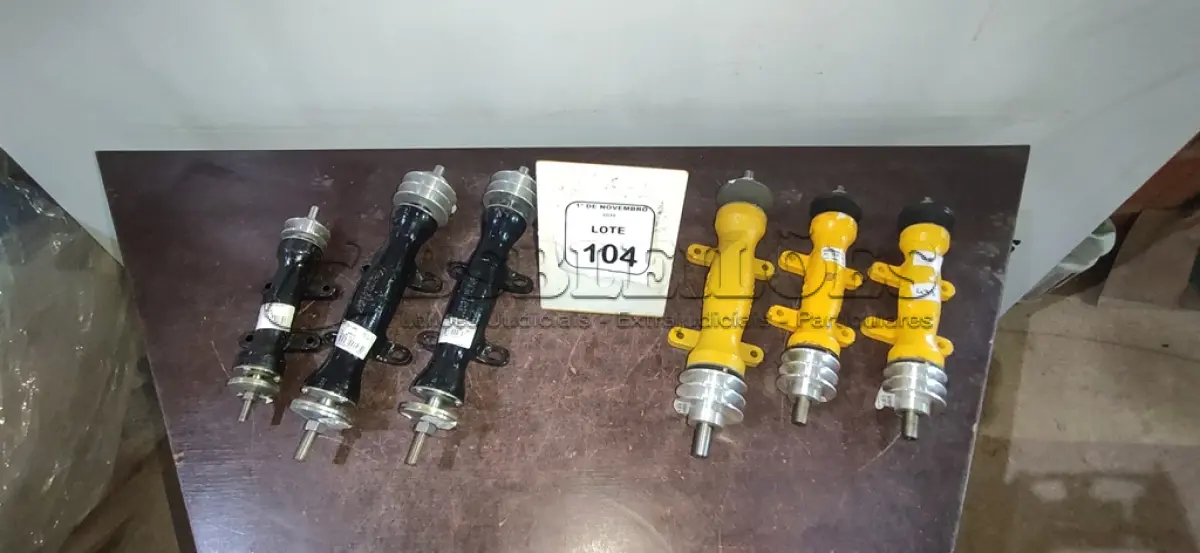 LOTE 104 - 06 EIXOS DE SERRA CIRCULAR DE TAMANHOS DIVERSOS. (NO ESTADO) ATENÇÃO! FAZER A VISITAÇÃO ANTES DE ARREMATAR, NÃO SABEMOS SE FUNCIONA, LEILÃO NÃO TEM GARANTIA E NEM DEVOLUÇÃO, SUJEITO A POSSÍVEIS AVARIAS VISÍVEIS/OCULTAS E/OU AUSÊNCIA DE COMPONENTES.
