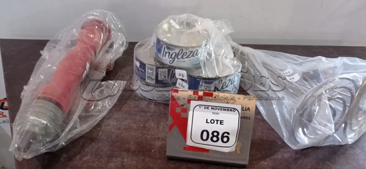 LOTE 086 - 01 EIXO PARA SERRA CIRCULAR N° 3-1, 02 EBULIDORES EM INOX ELÉTRICO E 05 LATAS DE CERA INGLESA DE 400G CADA. (NO ESTADO) ATENÇÃO! FAZER A VISITAÇÃO ANTES DE ARREMATAR, NÃO SABEMOS SE FUNCIONA, LEILÃO NÃO TEM GARANTIA E NEM DEVOLUÇÃO, SUJEITO A POSSÍVEIS AVARIAS VISÍVEIS/OCULTAS E/OU AUSÊNCIA DE COMPONENTES.