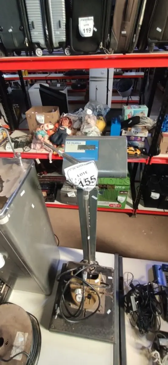 LOTE 155 - 01 BALANÇA ANTROPOMÉTRICA E 01 PEDAL DE CONTROLE PNEUMÁTICO. (NO ESTADO) ATENÇÃO! FAZER A VISITAÇÃO ANTES DE ARREMATAR, NÃO SABEMOS SE FUNCIONA, LEILÃO NÃO TEM GARANTIA E NEM DEVOLUÇÃO, SUJEITO A POSSÍVEIS AVARIAS VISÍVEIS/OCULTAS E/OU AUSÊNCIA DE COMPONENTES.