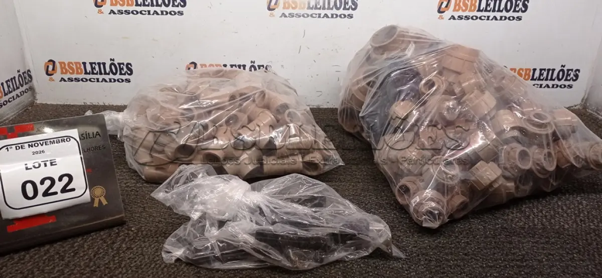 LOTE 022 - 09 CABOS DE PANELA, GRANDE QUANTIDADE DE TÊ ROSCÁVEL E UNIÃO SOLDÁVEL DE MEDIDAS DIVERSAS. (NO ESTADO) ATENÇÃO! FAZER A VISITAÇÃO ANTES DE ARREMATAR, NÃO SABEMOS SE FUNCIONA, LEILÃO NÃO TEM GARANTIA E NEM DEVOLUÇÃO, SUJEITO A POSSÍVEIS AVARIAS VISÍVEIS/OCULTAS E/OU AUSÊNCIA DE COMPONENTES.