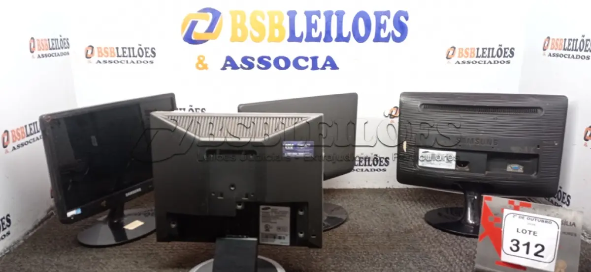 LOTE 312 - 04 MONITORES MARCA SAMSUNG. (NO ESTADO) ATENÇÃO! FAZER A VISITAÇÃO ANTES DE ARREMATAR, NÃO SABEMOS SE FUNCIONA, LEILÃO NÃO TEM GARANTIA E NEM DEVOLUÇÃO, SUJEITO A POSSÍVEIS AVARIAS VISÍVEIS/OCULTAS E/OU AUSÊNCIA DE COMPONENTES.