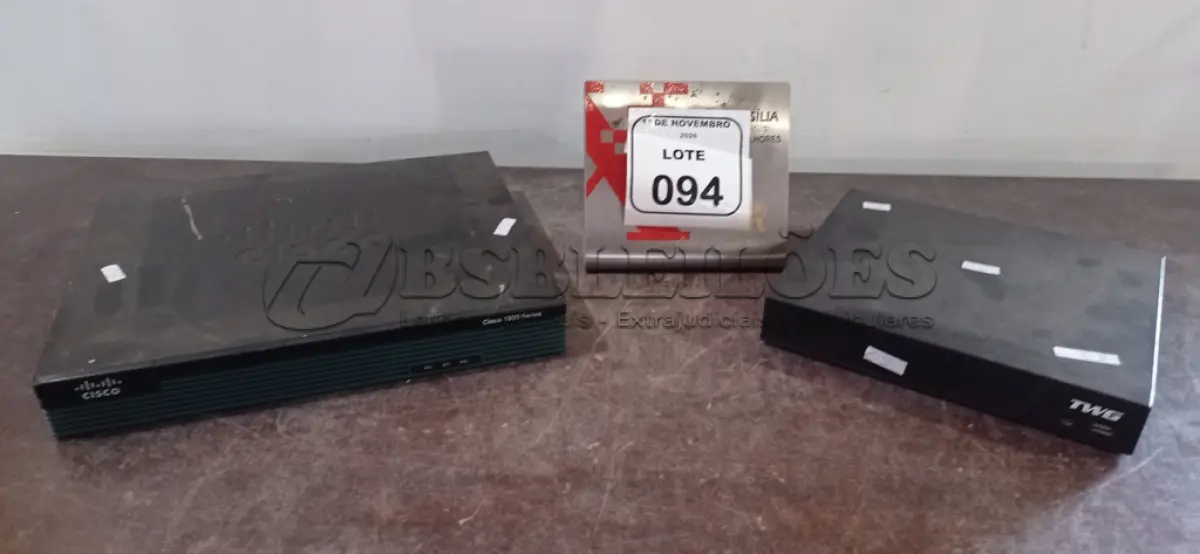 LOTE 094 - 01 ROTEADOR MODULAR DE REDE MODELO 1900 SERIES MARCA CISCO E 01 DVR DE 08 CANAIS MARCA TWG. (NO ESTADO) ATENÇÃO! FAZER A VISITAÇÃO ANTES DE ARREMATAR, NÃO SABEMOS SE FUNCIONA, LEILÃO NÃO TEM GARANTIA E NEM DEVOLUÇÃO, SUJEITO A POSSÍVEIS AVARIAS VISÍVEIS/OCULTAS E/OU AUSÊNCIA DE COMPONENTES.