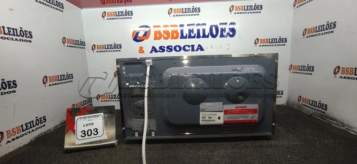 LOTE 303 - 01 MICRO-ONDAS 220V MARCA ELECTROLUX. (NO ESTADO) ATENÇÃO! FAZER A VISITAÇÃO ANTES DE ARREMATAR, NÃO SABEMOS SE FUNCIONA, LEILÃO NÃO TEM GARANTIA E NEM DEVOLUÇÃO, SUJEITO A POSSÍVEIS AVARIAS VISÍVEIS/OCULTAS E/OU AUSÊNCIA DE COMPONENTES.