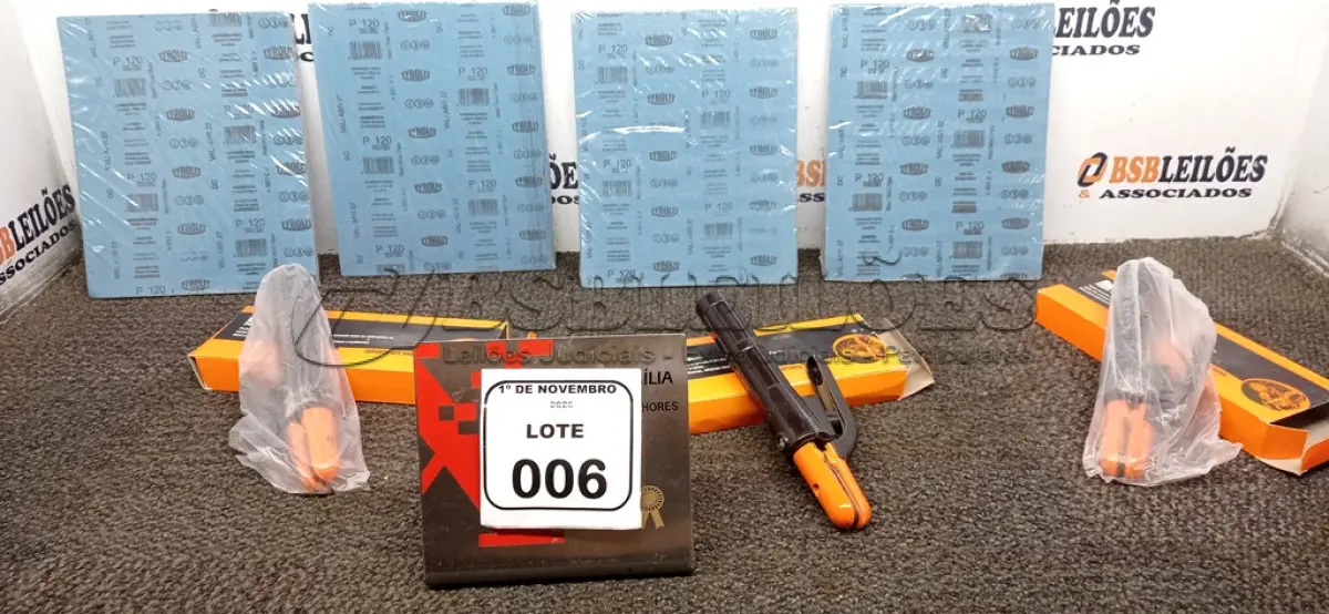 LOTE 006 - 100 FOLHA FERRO MARCA TYROLIT E 03 PORTAS  ELETRODO 500 A MARCA BESTFER. (NO ESTADO) ATENÇÃO! FAZER A VISITAÇÃO ANTES DE ARREMATAR, NÃO SABEMOS SE FUNCIONA, LEILÃO NÃO TEM GARANTIA E NEM DEVOLUÇÃO, SUJEITO A POSSÍVEIS AVARIAS VISÍVEIS/OCULTAS E/OU AUSÊNCIA DE COMPONENTES.