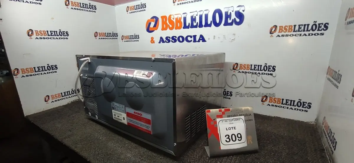 LOTE 309 - 01 MICRO-ONDAS 220V MARCA ELECTROLUX. (NO ESTADO) ATENÇÃO! FAZER A VISITAÇÃO ANTES DE ARREMATAR, NÃO SABEMOS SE FUNCIONA, LEILÃO NÃO TEM GARANTIA E NEM DEVOLUÇÃO, SUJEITO A POSSÍVEIS AVARIAS VISÍVEIS/OCULTAS E/OU AUSÊNCIA DE COMPONENTES.