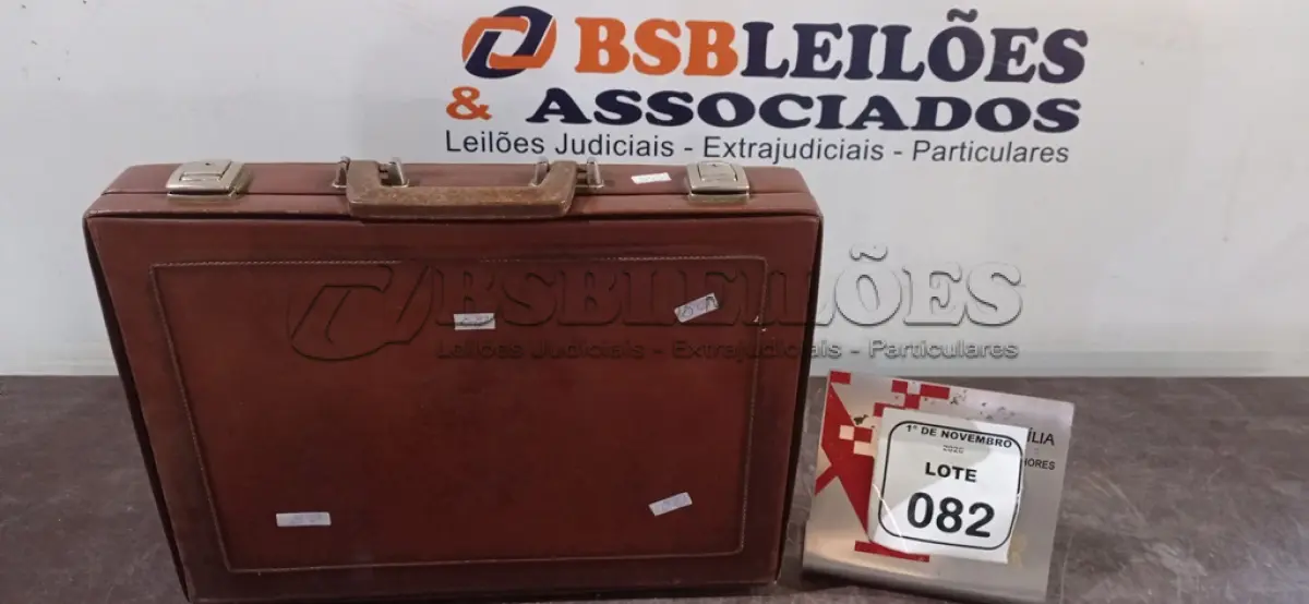LOTE 082 - 01 PASTA EXECUTIVA EM COURO. (NO ESTADO) ATENÇÃO! FAZER A VISITAÇÃO ANTES DE ARREMATAR, NÃO SABEMOS SE FUNCIONA, LEILÃO NÃO TEM GARANTIA E NEM DEVOLUÇÃO, SUJEITO A POSSÍVEIS AVARIAS VISÍVEIS/OCULTAS E/OU AUSÊNCIA DE COMPONENTES.