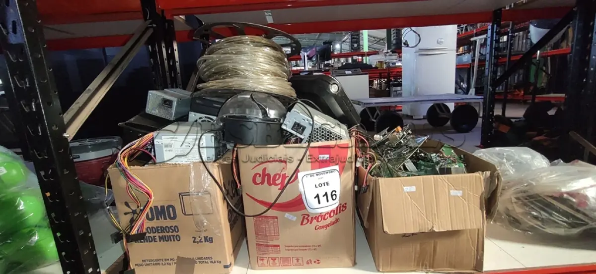LOTE 116 - 01 ROLO DE FITA LED E GRANDE QUANTIDADE DE PLACAS ELETRÔNICAS, FONTES DE PC E ELETRÔNICOS DIVERSOS. (NO ESTADO) ATENÇÃO! FAZER A VISITAÇÃO ANTES DE ARREMATAR, NÃO SABEMOS SE FUNCIONA, LEILÃO NÃO TEM GARANTIA E NEM DEVOLUÇÃO, SUJEITO A POSSÍVEIS AVARIAS VISÍVEIS/OCULTAS E/OU AUSÊNCIA DE COMPONENTES.
