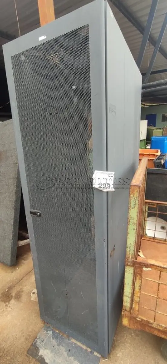 LOTE 299 - 01 RACK DE PISO PARA SERVIDORES. (NO ESTADO) ATENÇÃO! FAZER A VISITAÇÃO ANTES DE ARREMATAR, NÃO SABEMOS SE FUNCIONA, LEILÃO NÃO TEM GARANTIA E NEM DEVOLUÇÃO, SUJEITO A POSSÍVEIS AVARIAS VISÍVEIS/OCULTAS E/OU AUSÊNCIA DE COMPONENTES.