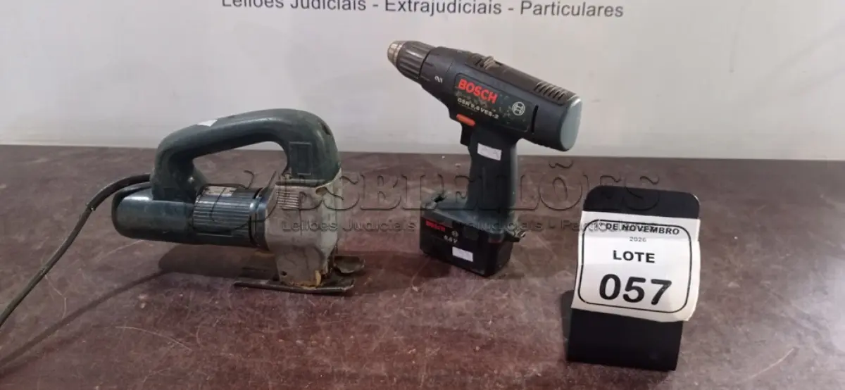 LOTE 057 - 01 FURADEIRA A BATERIA 9,6V E 01 SERRA TICO-TICO 220V MARCA BOSCH. (NO ESTADO) ATENÇÃO! FAZER A VISITAÇÃO ANTES DE ARREMATAR, NÃO SABEMOS SE FUNCIONA, LEILÃO NÃO TEM GARANTIA E NEM DEVOLUÇÃO, SUJEITO A POSSÍVEIS AVARIAS VISÍVEIS/OCULTAS E/OU AUSÊNCIA DE COMPONENTES.