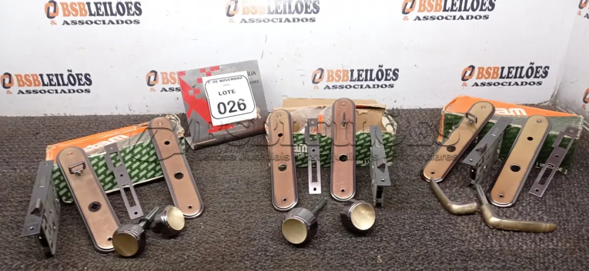 LOTE 026 - 03 FECHADURAS MARCA STAM. (NO ESTADO) ATENÇÃO! FAZER A VISITAÇÃO ANTES DE ARREMATAR, NÃO SABEMOS SE FUNCIONA, LEILÃO NÃO TEM GARANTIA E NEM DEVOLUÇÃO, SUJEITO A POSSÍVEIS AVARIAS VISÍVEIS/OCULTAS E/OU AUSÊNCIA DE COMPONENTES.