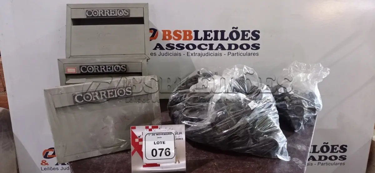 LOTE 076 - 03 CAIXAS DE CORREIOS DE FERRO E GRANDE QUANTIDADE DE JOELHOS 90° PVC COM ROSCA E MANIPULO TIPO FÊMEA. (NO ESTADO) ATENÇÃO! FAZER A VISITAÇÃO ANTES DE ARREMATAR, NÃO SABEMOS SE FUNCIONA, LEILÃO NÃO TEM GARANTIA E NEM DEVOLUÇÃO, SUJEITO A POSSÍVEIS AVARIAS VISÍVEIS/OCULTAS E/OU AUSÊNCIA DE COMPONENTES.