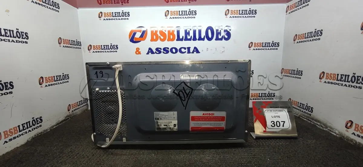LOTE 307 - 01 MICRO-ONDAS 220V MARCA ELECTROLUX. (NO ESTADO) ATENÇÃO! FAZER A VISITAÇÃO ANTES DE ARREMATAR, NÃO SABEMOS SE FUNCIONA, LEILÃO NÃO TEM GARANTIA E NEM DEVOLUÇÃO, SUJEITO A POSSÍVEIS AVARIAS VISÍVEIS/OCULTAS E/OU AUSÊNCIA DE COMPONENTES.