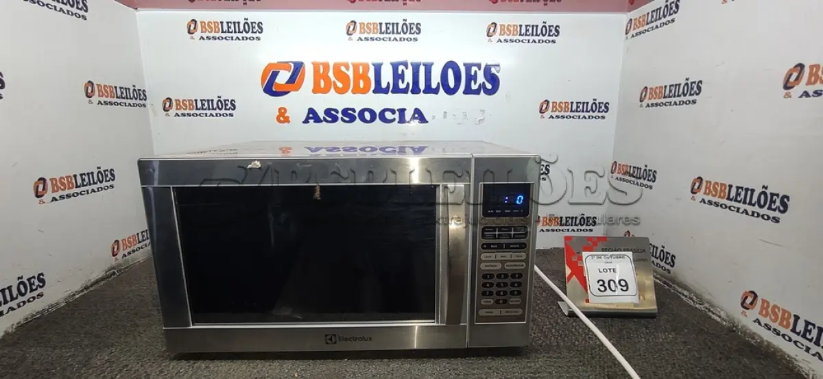 LOTE 309 - 01 MICRO-ONDAS 220V MARCA ELECTROLUX. (NO ESTADO) ATENÇÃO! FAZER A VISITAÇÃO ANTES DE ARREMATAR, NÃO SABEMOS SE FUNCIONA, LEILÃO NÃO TEM GARANTIA E NEM DEVOLUÇÃO, SUJEITO A POSSÍVEIS AVARIAS VISÍVEIS/OCULTAS E/OU AUSÊNCIA DE COMPONENTES.