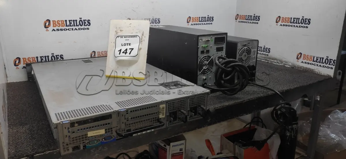 LOTE 147 - 01 SERVIDOR MODELO R710 MARCA DELL E 02 NOBREAKS. (NO ESTADO) ATENÇÃO! FAZER A VISITAÇÃO ANTES DE ARREMATAR, NÃO SABEMOS SE FUNCIONA, LEILÃO NÃO TEM GARANTIA E NEM DEVOLUÇÃO, SUJEITO A POSSÍVEIS AVARIAS VISÍVEIS/OCULTAS E/OU AUSÊNCIA DE COMPONENTES.