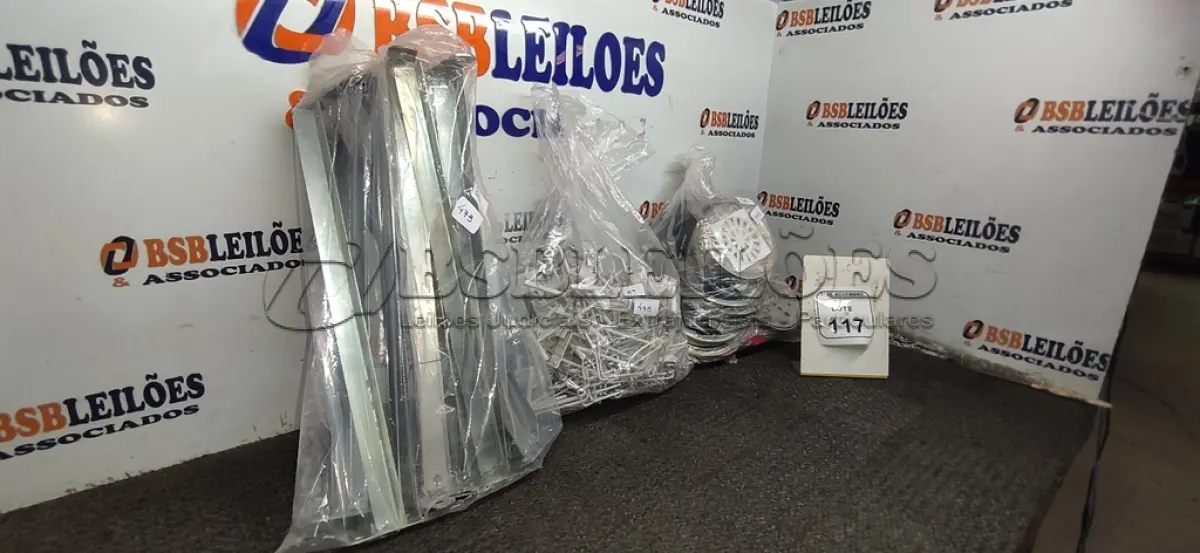 LOTE 117 - 01 LOTE COM GRANDE QUANTIDADE DE RALOS DE BANHEIRO, GANCHOS PARA EXPOSITORES E HASTES DE FIXAÇÃO. (NO ESTADO) ATENÇÃO! FAZER A VISITAÇÃO ANTES DE ARREMATAR, NÃO SABEMOS SE FUNCIONA, LEILÃO NÃO TEM GARANTIA E NEM DEVOLUÇÃO, SUJEITO A POSSÍVEIS AVARIAS VISÍVEIS/OCULTAS E/OU AUSÊNCIA DE COMPONENTES.