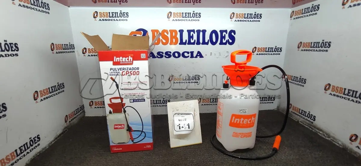 LOTE 141 - 01 PULVERIZADOR LATERAL MANUAL MODELO GP500. (NO ESTADO) ATENÇÃO! FAZER A VISITAÇÃO ANTES DE ARREMATAR, NÃO SABEMOS SE FUNCIONA, LEILÃO NÃO TEM GARANTIA E NEM DEVOLUÇÃO, SUJEITO A POSSÍVEIS AVARIAS VISÍVEIS/OCULTAS E/OU AUSÊNCIA DE COMPONENTES.