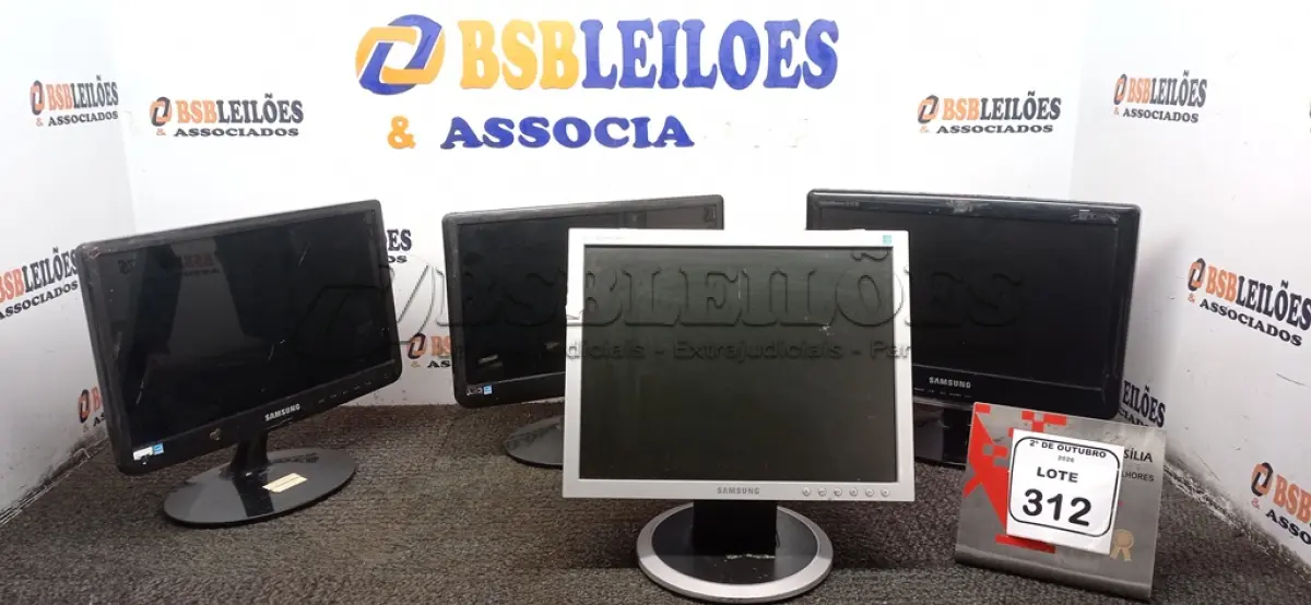 LOTE 312 - 04 MONITORES MARCA SAMSUNG. (NO ESTADO) ATENÇÃO! FAZER A VISITAÇÃO ANTES DE ARREMATAR, NÃO SABEMOS SE FUNCIONA, LEILÃO NÃO TEM GARANTIA E NEM DEVOLUÇÃO, SUJEITO A POSSÍVEIS AVARIAS VISÍVEIS/OCULTAS E/OU AUSÊNCIA DE COMPONENTES.