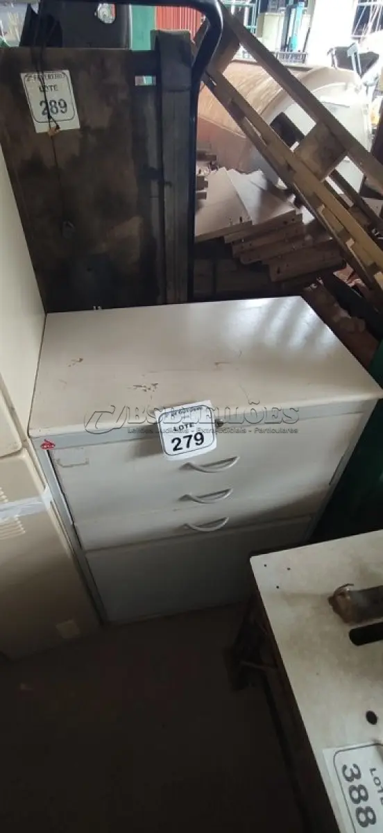 LOTE 279 - 01 ARMÁRIO ORGANIZADOR COM 03 GAVETAS E 01 COMPARTIMENTO. (NO ESTADO) ATENÇÃO! FAZER A VISITAÇÃO ANTES DE ARREMATAR, NÃO SABEMOS SE FUNCIONA, LEILÃO NÃO TEM GARANTIA E NEM DEVOLUÇÃO, SUJEITO A POSSÍVEIS AVARIAS VISÍVEIS/OCULTAS E/OU AUSÊNCIA DE COMPONENTES.