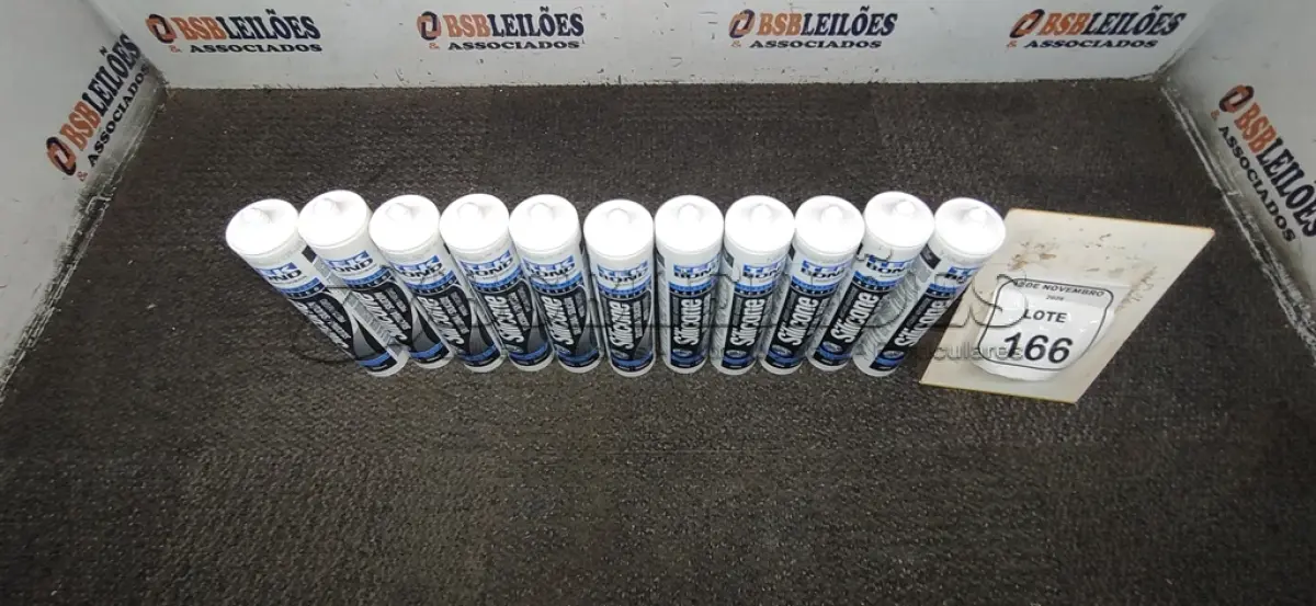 LOTE 166 - 12 CARTUCHOS DE SILICONE ACÉTICO USO GERAL NA COR PRETA DE 280G CADA MARCA TEK BOND. (NO ESTADO) ATENÇÃO! FAZER A VISITAÇÃO ANTES DE ARREMATAR, NÃO SABEMOS SE FUNCIONA, LEILÃO NÃO TEM GARANTIA E NEM DEVOLUÇÃO, SUJEITO A POSSÍVEIS AVARIAS VISÍVEIS/OCULTAS E/OU AUSÊNCIA DE COMPONENTES.
