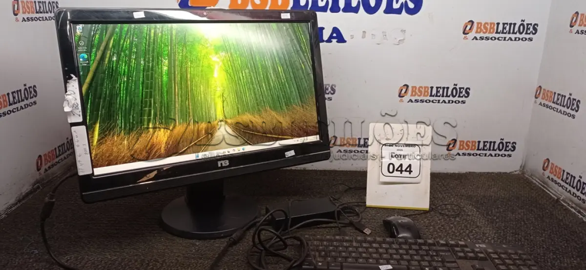 LOTE 044 - 01 COMPUTADOR ALL IN ONE MARCA N3 I3 4° GERAÇÃO DDR3 MARCA N3 COM TECLADO E MOUSE. (NO ESTADO) ATENÇÃO! FAZER A VISITAÇÃO ANTES DE ARREMATAR, NÃO SABEMOS SE FUNCIONA, LEILÃO NÃO TEM GARANTIA E NEM DEVOLUÇÃO, SUJEITO A POSSÍVEIS AVARIAS VISÍVEIS/OCULTAS E/OU AUSÊNCIA DE COMPONENTES.