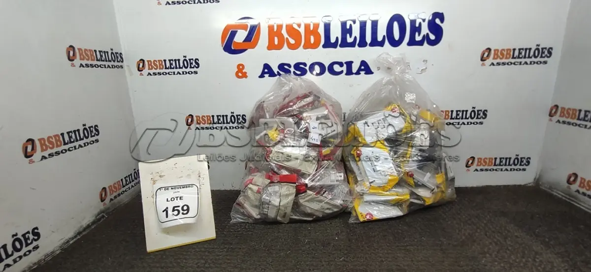 LOTE 159 - 01 LOTE COM GRANDE QUANTIDADE DE INTERRUPTORES DE TOMADAS DE MODELOS DIVERSOS. (NO ESTADO) ATENÇÃO! FAZER A VISITAÇÃO ANTES DE ARREMATAR, NÃO SABEMOS SE FUNCIONA, LEILÃO NÃO TEM GARANTIA E NEM DEVOLUÇÃO, SUJEITO A POSSÍVEIS AVARIAS VISÍVEIS/OCULTAS E/OU AUSÊNCIA DE COMPONENTES.