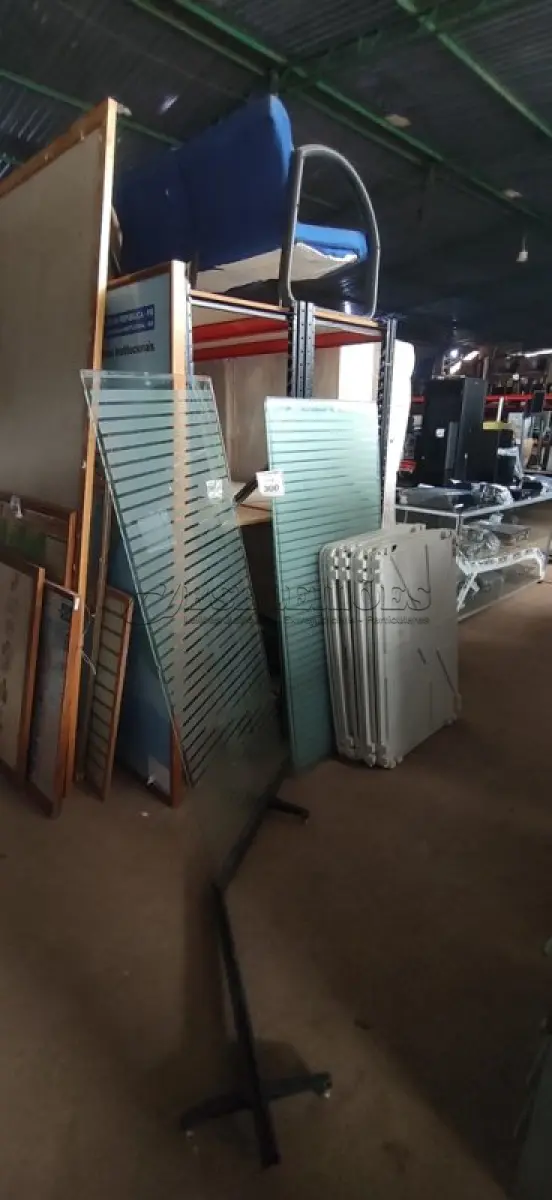 LOTE 300 - 06 VIDROS DE 1,65X0,75CM E 08 TAMPAS DE PLÁSTICOS. (NO ESTADO) ATENÇÃO! FAZER A VISITAÇÃO ANTES DE ARREMATAR, NÃO SABEMOS SE FUNCIONA, LEILÃO NÃO TEM GARANTIA E NEM DEVOLUÇÃO, SUJEITO A POSSÍVEIS AVARIAS VISÍVEIS/OCULTAS E/OU AUSÊNCIA DE COMPONENTES.