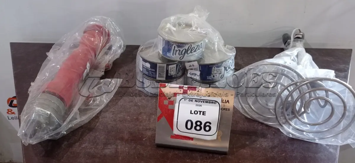 LOTE 086 - 01 EIXO PARA SERRA CIRCULAR N° 3-1, 02 EBULIDORES EM INOX ELÉTRICO E 05 LATAS DE CERA INGLESA DE 400G CADA. (NO ESTADO) ATENÇÃO! FAZER A VISITAÇÃO ANTES DE ARREMATAR, NÃO SABEMOS SE FUNCIONA, LEILÃO NÃO TEM GARANTIA E NEM DEVOLUÇÃO, SUJEITO A POSSÍVEIS AVARIAS VISÍVEIS/OCULTAS E/OU AUSÊNCIA DE COMPONENTES.