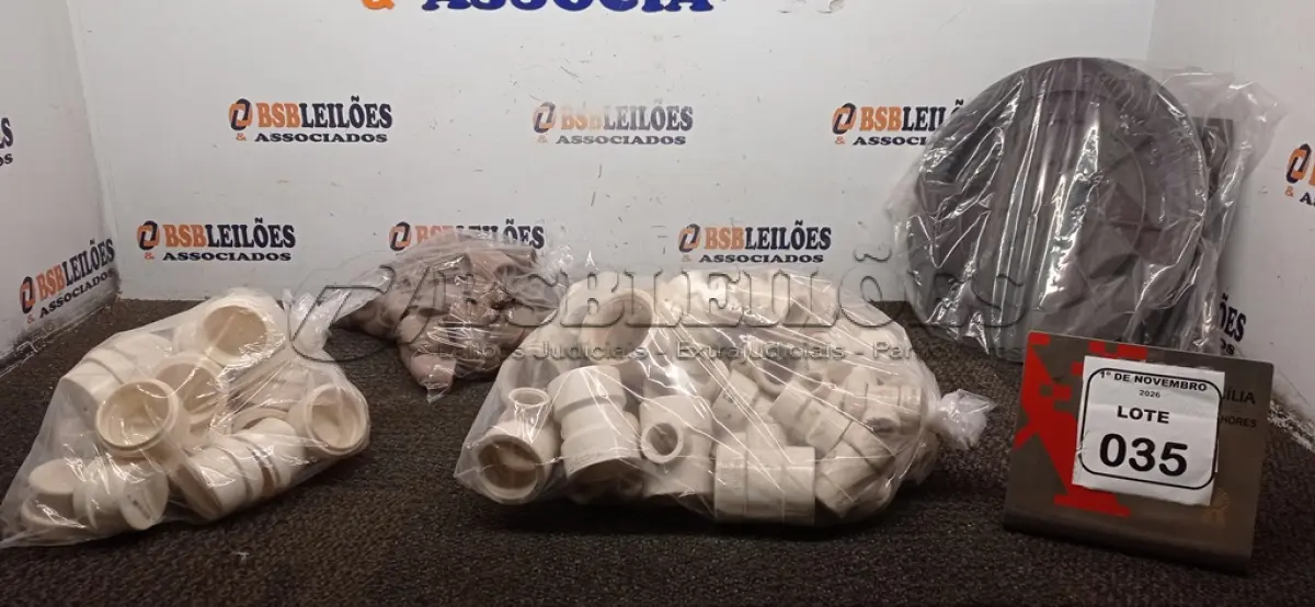 LOTE 035 - 01 LOTE COM GRANDE QUANTIDADE DE CONEXÕES HIDRÁULICAS DE MODELOS DIVERSOS E TAMPAS DE ESGOTO PVC. (NO ESTADO) ATENÇÃO! FAZER A VISITAÇÃO ANTES DE ARREMATAR, NÃO SABEMOS SE FUNCIONA, LEILÃO NÃO TEM GARANTIA E NEM DEVOLUÇÃO, SUJEITO A POSSÍVEIS AVARIAS VISÍVEIS/OCULTAS E/OU AUSÊNCIA DE COMPONENTES.