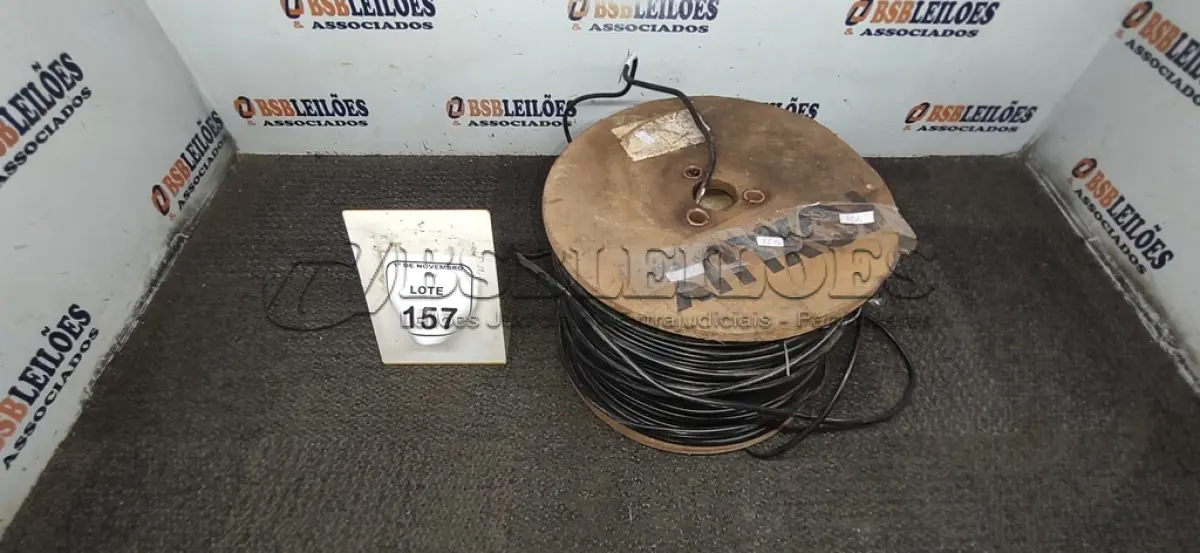 LOTE 157 - 01 CARRETEL DE FIO FLEXÍVEL MARCA FOXLUX. (NO ESTADO) ATENÇÃO! FAZER A VISITAÇÃO ANTES DE ARREMATAR, NÃO SABEMOS SE FUNCIONA, LEILÃO NÃO TEM GARANTIA E NEM DEVOLUÇÃO, SUJEITO A POSSÍVEIS AVARIAS VISÍVEIS/OCULTAS E/OU AUSÊNCIA DE COMPONENTES.
