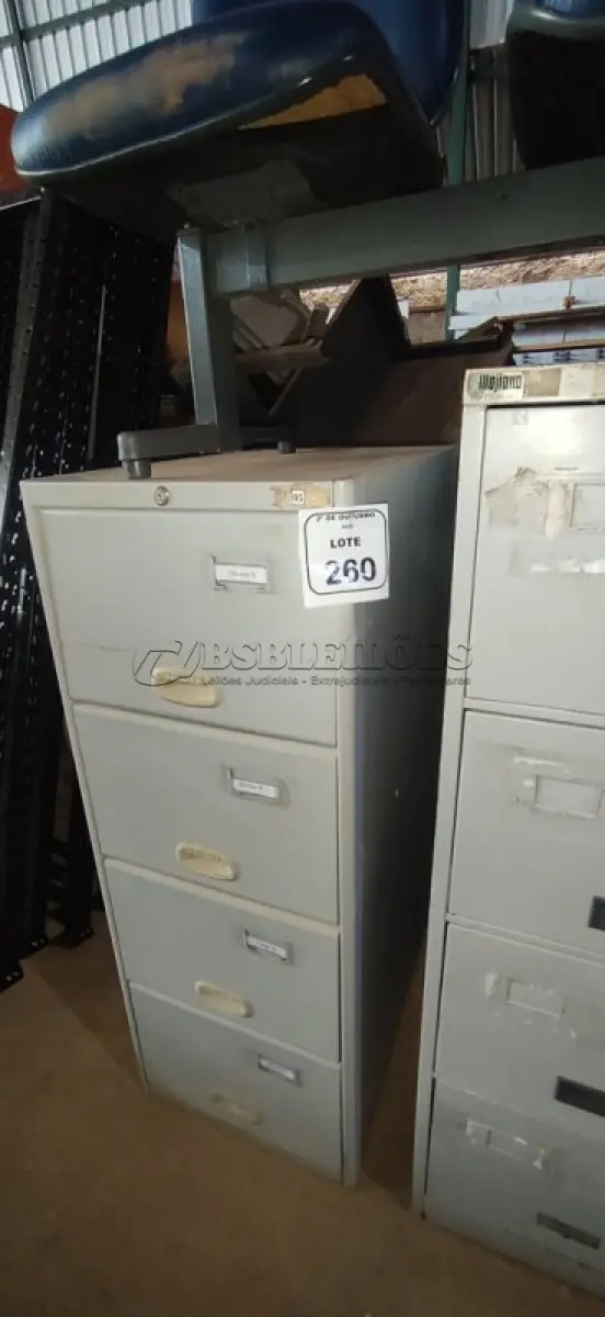 LOTE 260 - 01 ARQUIVO DE AÇO COM 04 GAVETAS. (NO ESTADO) ATENÇÃO! FAZER A VISITAÇÃO ANTES DE ARREMATAR, NÃO SABEMOS SE FUNCIONA, LEILÃO NÃO TEM GARANTIA E NEM DEVOLUÇÃO, SUJEITO A POSSÍVEIS AVARIAS VISÍVEIS/OCULTAS E/OU AUSÊNCIA DE COMPONENTES.