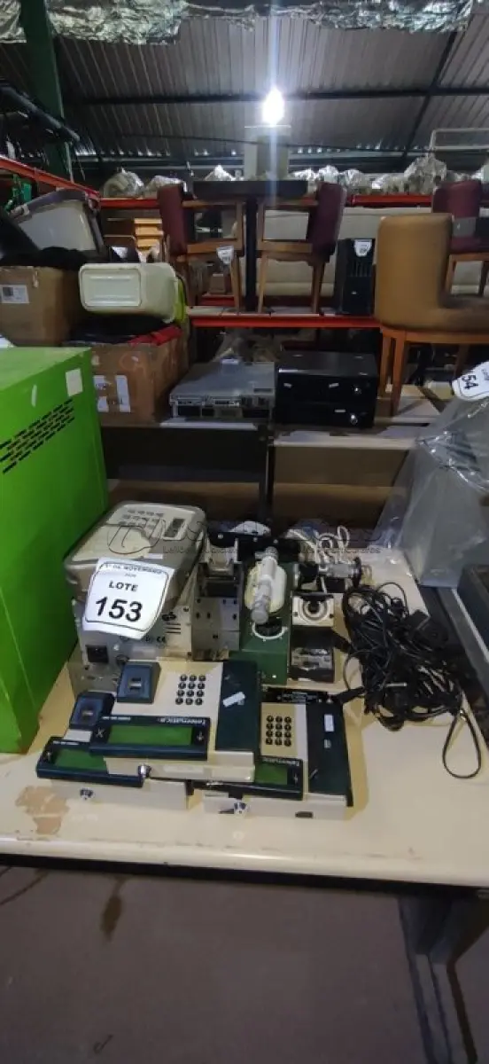 LOTE 153 - 05 MÁQUINAS DE CORTAR GESSO ORTOPÉDICO, 01 GERADOR DE BARRAS, 01 FREQUENCÍMETRO, 01 ESTAÇÃO DE SOLDA E DESSOLDAGEM ANALÓGICA, 03 CONTROLADORES DE ACESSO TELEMÁTICA E 01 RELÓGIO DE PONTO. (NO ESTADO) ATENÇÃO! FAZER A VISITAÇÃO ANTES DE ARREMATAR, NÃO SABEMOS SE FUNCIONA, LEILÃO NÃO TEM GARANTIA E NEM DEVOLUÇÃO, SUJEITO A POSSÍVEIS AVARIAS VISÍVEIS/OCULTAS E/OU AUSÊNCIA DE COMPONENTES.