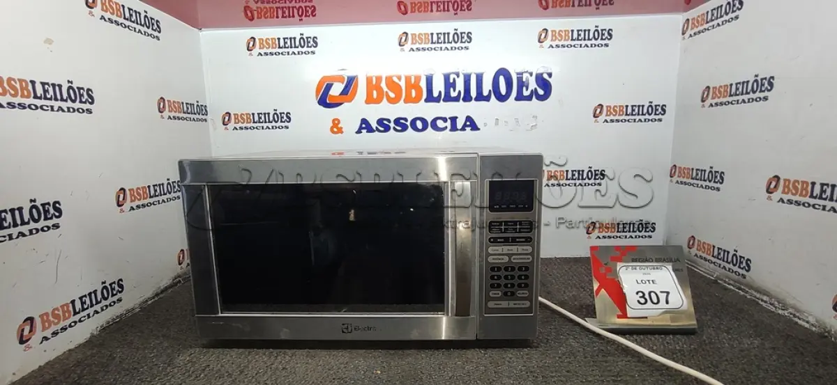 LOTE 307 - 01 MICRO-ONDAS 220V MARCA ELECTROLUX. (NO ESTADO) ATENÇÃO! FAZER A VISITAÇÃO ANTES DE ARREMATAR, NÃO SABEMOS SE FUNCIONA, LEILÃO NÃO TEM GARANTIA E NEM DEVOLUÇÃO, SUJEITO A POSSÍVEIS AVARIAS VISÍVEIS/OCULTAS E/OU AUSÊNCIA DE COMPONENTES.