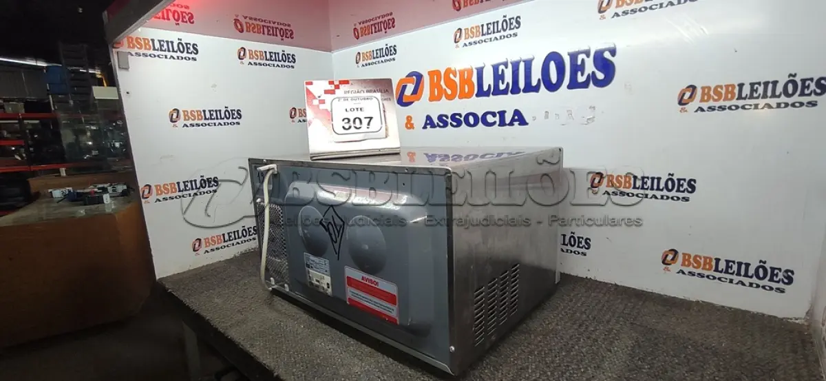 LOTE 307 - 01 MICRO-ONDAS 220V MARCA ELECTROLUX. (NO ESTADO) ATENÇÃO! FAZER A VISITAÇÃO ANTES DE ARREMATAR, NÃO SABEMOS SE FUNCIONA, LEILÃO NÃO TEM GARANTIA E NEM DEVOLUÇÃO, SUJEITO A POSSÍVEIS AVARIAS VISÍVEIS/OCULTAS E/OU AUSÊNCIA DE COMPONENTES.