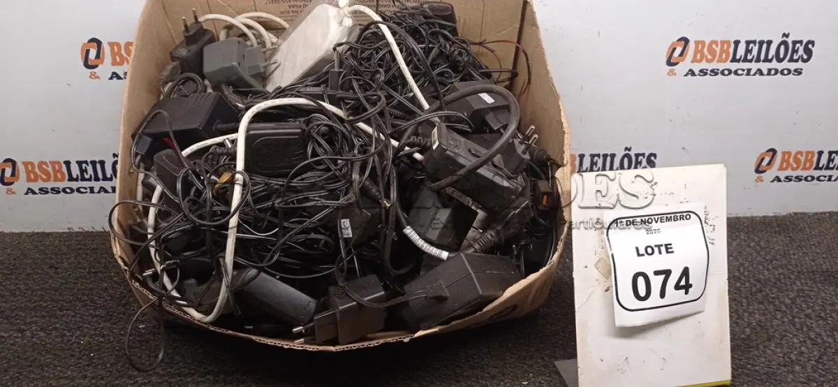 LOTE 074 - 01 LOTE COM GRANDE QUANTIDADE DE FONTES ELETRÔNICAS DE MODELOS DIVERSOS. (NO ESTADO) ATENÇÃO! FAZER A VISITAÇÃO ANTES DE ARREMATAR, NÃO SABEMOS SE FUNCIONA, LEILÃO NÃO TEM GARANTIA E NEM DEVOLUÇÃO, SUJEITO A POSSÍVEIS AVARIAS VISÍVEIS/OCULTAS E/OU AUSÊNCIA DE COMPONENTES.