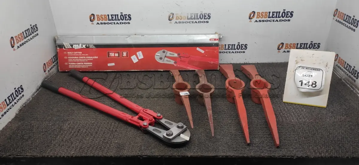 LOTE 148 - 04 PICARETAS SEM CABOS E 01 TESOURA CORTA VERGALHÃO. (NO ESTADO) ATENÇÃO! FAZER A VISITAÇÃO ANTES DE ARREMATAR, NÃO SABEMOS SE FUNCIONA, LEILÃO NÃO TEM GARANTIA E NEM DEVOLUÇÃO, SUJEITO A POSSÍVEIS AVARIAS VISÍVEIS/OCULTAS E/OU AUSÊNCIA DE COMPONENTES.