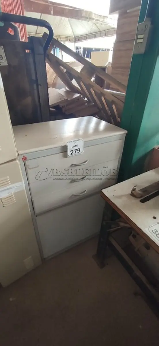 LOTE 279 - 01 ARMÁRIO ORGANIZADOR COM 03 GAVETAS E 01 COMPARTIMENTO. (NO ESTADO) ATENÇÃO! FAZER A VISITAÇÃO ANTES DE ARREMATAR, NÃO SABEMOS SE FUNCIONA, LEILÃO NÃO TEM GARANTIA E NEM DEVOLUÇÃO, SUJEITO A POSSÍVEIS AVARIAS VISÍVEIS/OCULTAS E/OU AUSÊNCIA DE COMPONENTES.