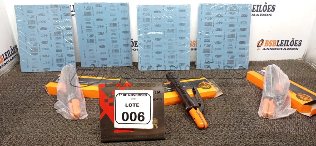 LOTE 006 - 100 FOLHA FERRO MARCA TYROLIT E 03 PORTAS  ELETRODO 500 A MARCA BESTFER. (NO ESTADO) ATENÇÃO! FAZER A VISITAÇÃO ANTES DE ARREMATAR, NÃO SABEMOS SE FUNCIONA, LEILÃO NÃO TEM GARANTIA E NEM DEVOLUÇÃO, SUJEITO A POSSÍVEIS AVARIAS VISÍVEIS/OCULTAS E/OU AUSÊNCIA DE COMPONENTES.
