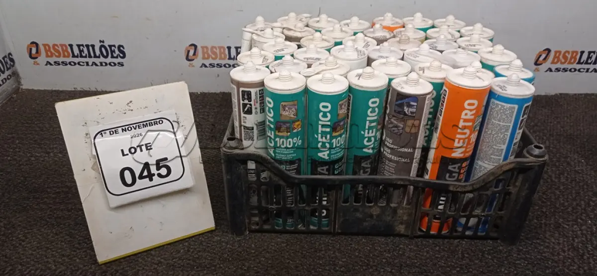 LOTE 045 - 50 BISNAGAS DE SILICONE E PU DE MARCAS E MODELOS DIVERSOS. (NO ESTADO) ATENÇÃO! FAZER A VISITAÇÃO ANTES DE ARREMATAR, NÃO SABEMOS SE FUNCIONA, LEILÃO NÃO TEM GARANTIA E NEM DEVOLUÇÃO, SUJEITO A POSSÍVEIS AVARIAS VISÍVEIS/OCULTAS E/OU AUSÊNCIA DE COMPONENTES.