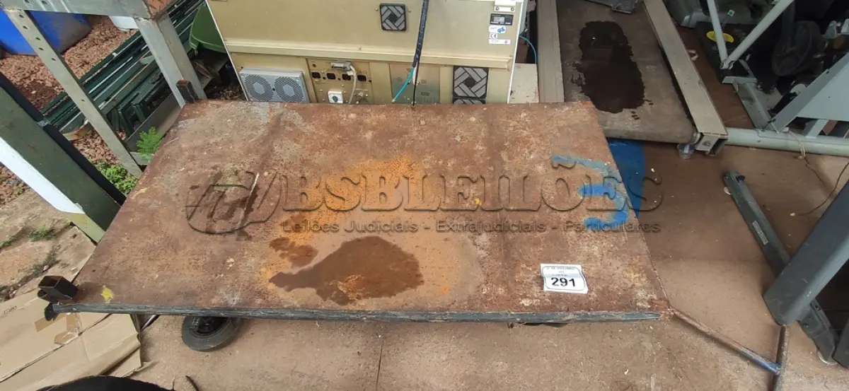 LOTE 291 - 01 CARRINHO DE CARGAS COM 04 RODAS. (NO ESTADO) ATENÇÃO! FAZER A VISITAÇÃO ANTES DE ARREMATAR, NÃO SABEMOS SE FUNCIONA, LEILÃO NÃO TEM GARANTIA E NEM DEVOLUÇÃO, SUJEITO A POSSÍVEIS AVARIAS VISÍVEIS/OCULTAS E/OU AUSÊNCIA DE COMPONENTES.